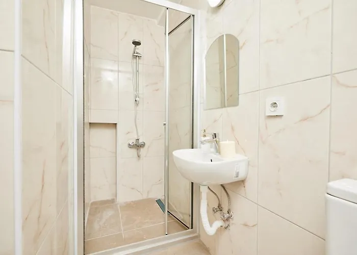 Stunning 3br 3bathroom 3ac Near Metro D2