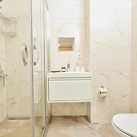 Stunning 3br 3bathroom 3ac Near Metro D2 *